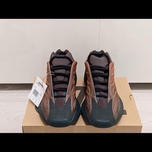 ❌Sold.  Brand new, unworn Adidas Yeezy 700 V3. Copper Fade.